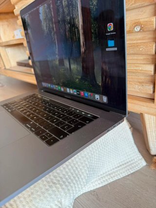 MacBook pro 15" 2018 i9/32/512