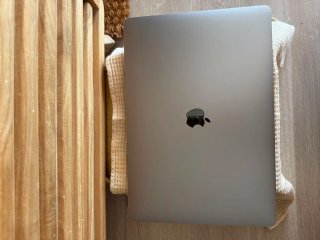 MacBook pro 15" 2018 i9/32/512