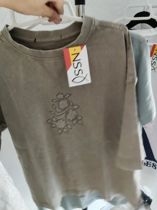 Camiseta de mujer ,varias tallas y modelos.