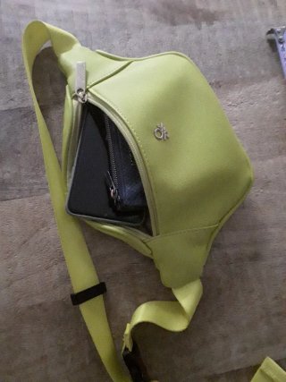 Riñonera Benetton Cuero Verde/Amarillo