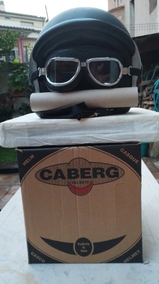 Casco retro con gafas
