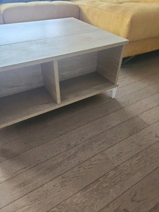 Mesa de centro de madera clara