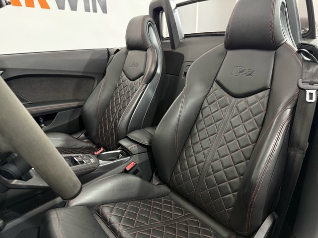 Audi TT Audi TT TT RS 2.5 TFSI 294kW quat S tro Roadster