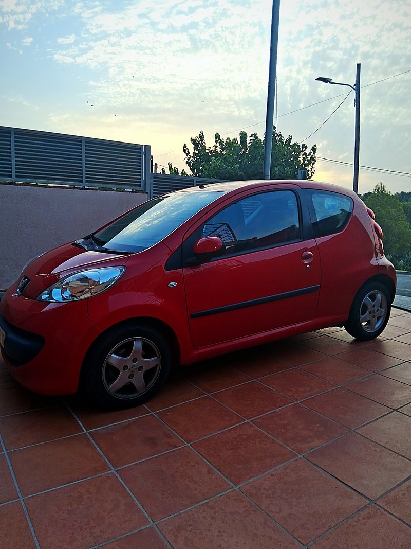 Peugeot 107 "1.0i Urban Move"  2008 - foto 1