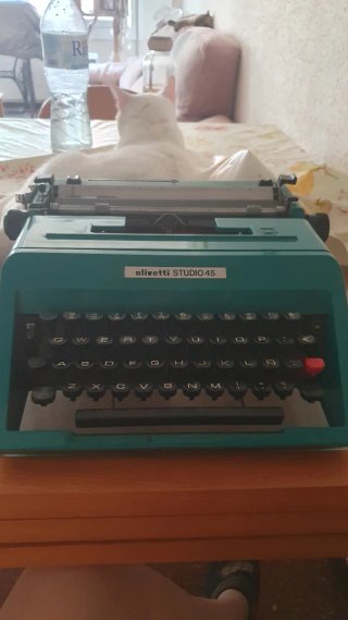 Máquina de escribir Olivetti Studio 45