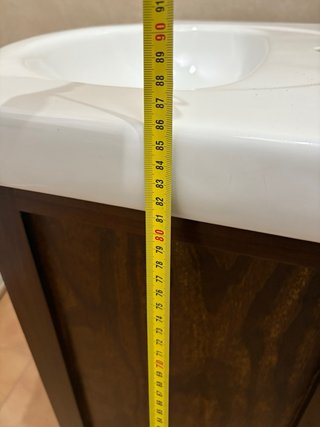 Lavabo de baño con mueble de madera