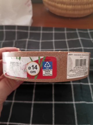 Comedero antivoracidad para gato.
