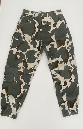 Pantalón camuflaje Bershka Talla 38