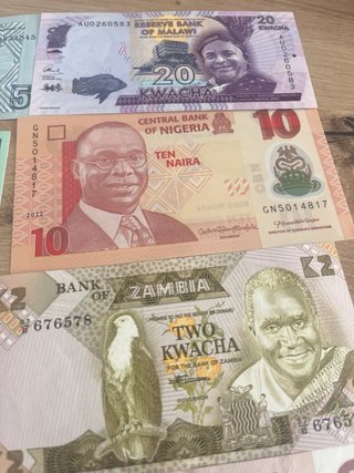 8 Billetes de África: Angola, Malawi, Nigeria, Zam