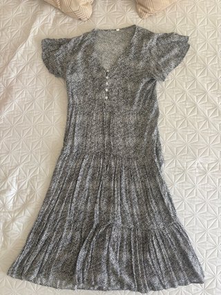 Vestido estampado gris y blanco