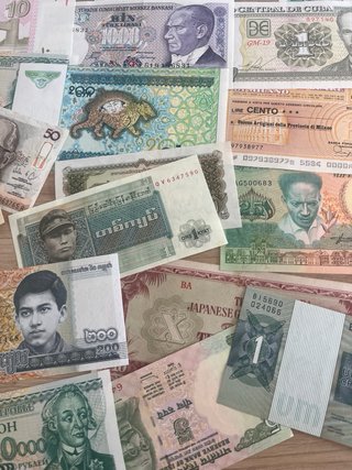 Lote 60 billetes extranjeros variados nuevos