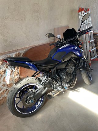 Yamaha MT-07 Azul y Negra