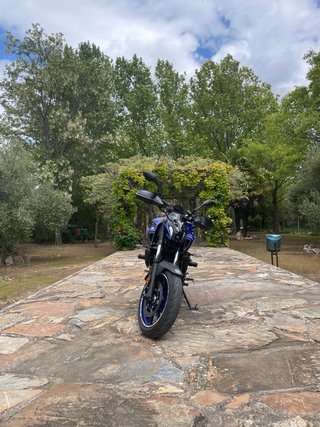 Yamaha MT-07 Azul y Negra