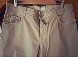 Pantalón beige hombre