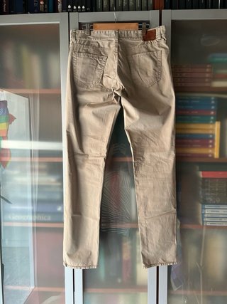Pantalón beige hombre