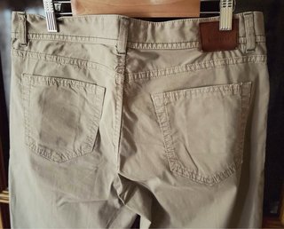 Pantalón beige hombre