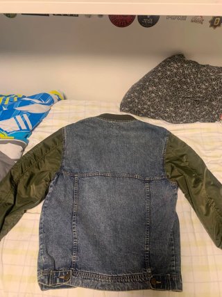 Chaqueta vaquera Bershka verde y azul Talla M