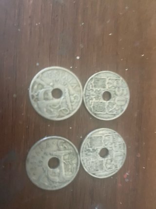 4 Monedas con Agujero Central