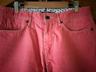Pantalón de hombre rosa