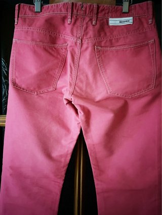 Pantalón de hombre rosa