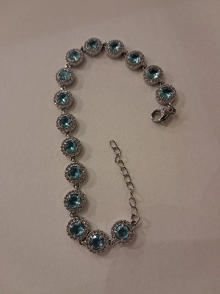 Pulsera de bisutería con piedras azules