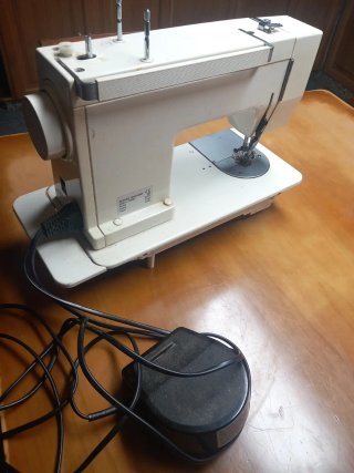 Máquina de coser Sigma Reina