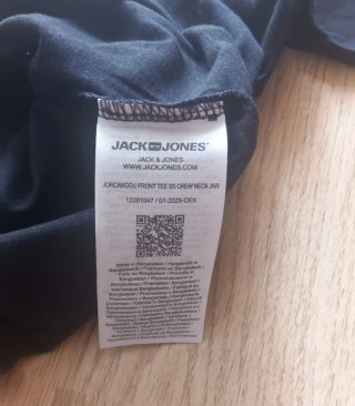 Camiseta Jack & Jones Negra Talla 12 años. 152 cm