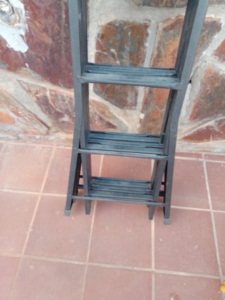 Escalera metálica plegable