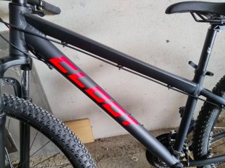 Bicicleta MTB 29 Negra con Detalles Rojos