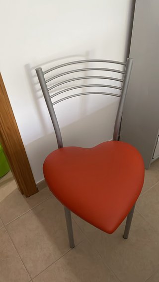 Silla Corazón Roja y Gris