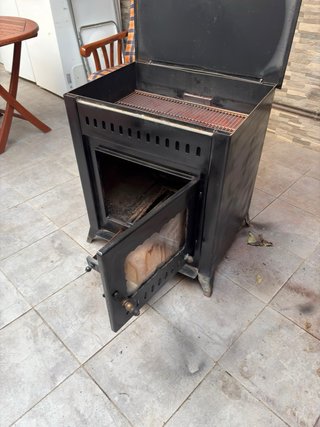 Estufa de leña negra
