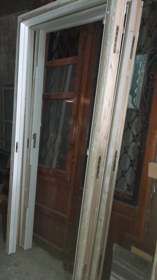 Puerta madera con marco...