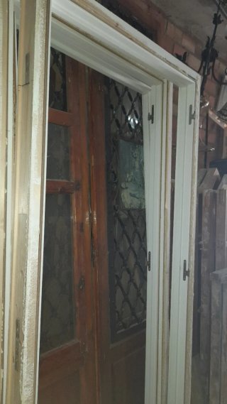 Puerta madera con marco...