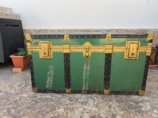 Baúl italiano verde y dorado