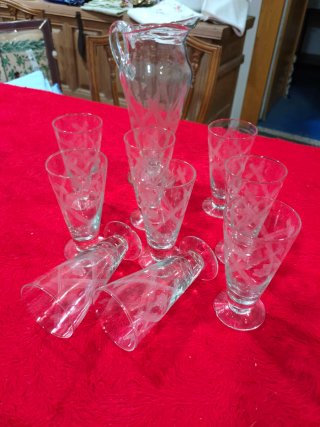 Juego de copas de cristal tallado