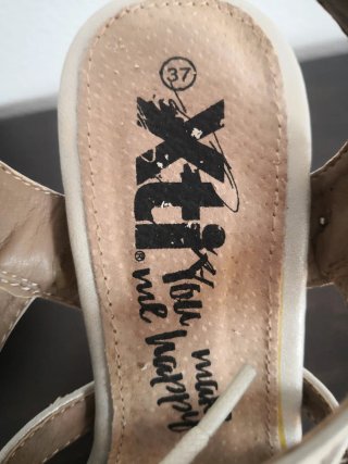 Sandalias Xti plateadas con plataforma 37