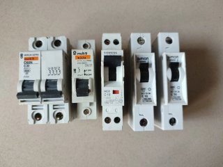 Magnetotérmicos Merlin Gerin, Siemens, Simon