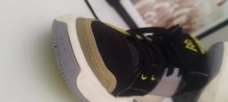 Zapatillas Nike Air Jordan Negras y Doradas