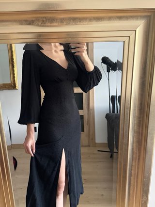 Vestido negro vaporoso Zara
