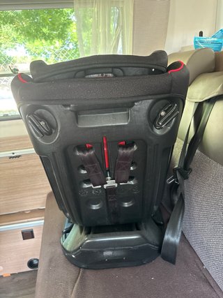 Silla de coche BB negra con detalles rojos