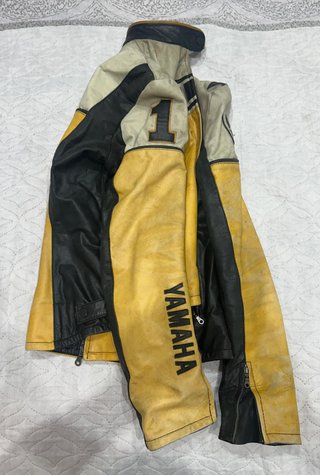 CHAQUETA ORIGINAL YAMAHA DE CUERO NEGRO-AMARILLO
