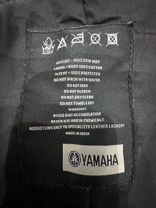 CHAQUETA ORIGINAL YAMAHA DE CUERO NEGRO-AMARILLO