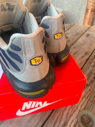 Nike TN Gris y Amarillo
