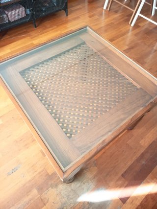 Mesa de centro de madera y cristal