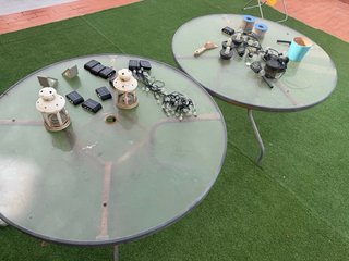 Lote mobiliario de jardín + barbacoa + 2 mesas