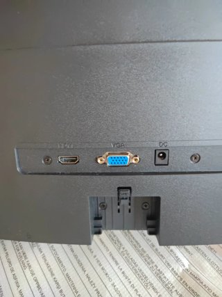 Monitor Curvo KOORUI - 23,6 Pollici Full HD VA 100Hz (1920x1080, 3000:1, 3ms, Curvatura 1500R, Antiriflesso, Eye Ease, Inclinazione, HDMI, VGA)