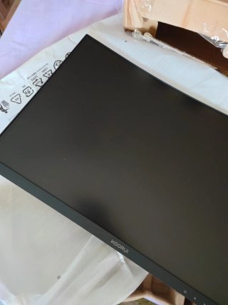 Monitor Curvo KOORUI - 23,6 Pollici Full HD VA 100Hz (1920x1080, 3000:1, 3ms, Curvatura 1500R, Antiriflesso, Eye Ease, Inclinazione, HDMI, VGA)