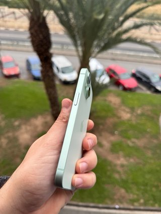 iPhone 15 - 92% Batería
