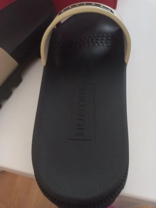 Sandalias Hunter Mujer Beige y Negro