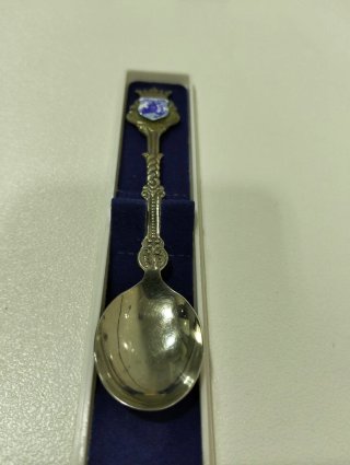 Cucchiaini da collezione di vari paesi